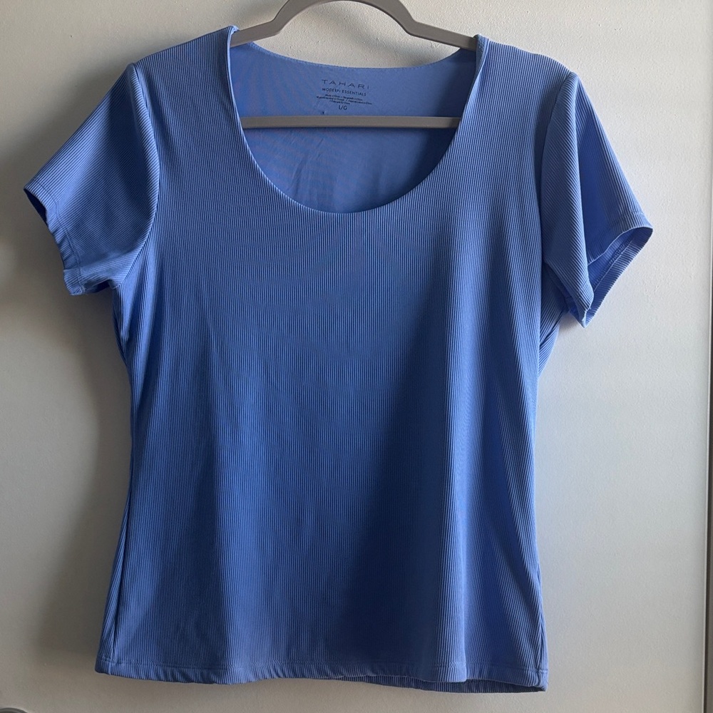Tahari Light Blue Short Sleeve Scoop Neck Tee